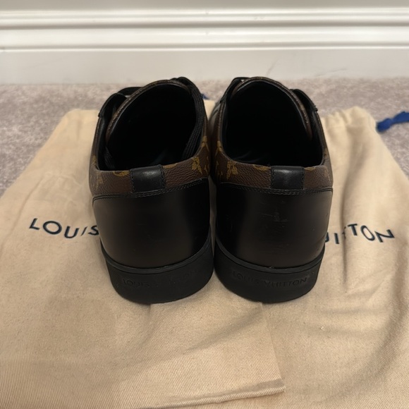 MENS AUTHENTIC LOUIS VUITTON MONOGRAM SNEAKERS- size 11 - Picture 5 of 8